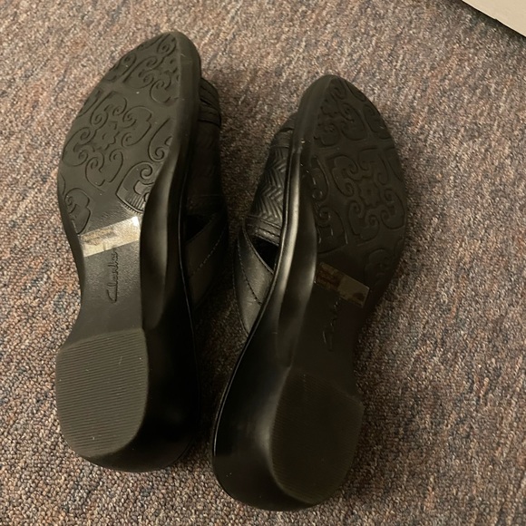Clarks Women's Black Sandals - Picture 2 of 4